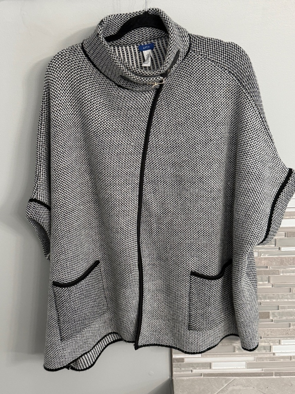 Apt. 9 Black & White Textured Knit Poncho with sleeves